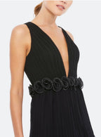 IEENA by Mac Duggal Plunge Neck Rosette Detail Pleated A-Line Gown 49281 Black Sz 10 $398