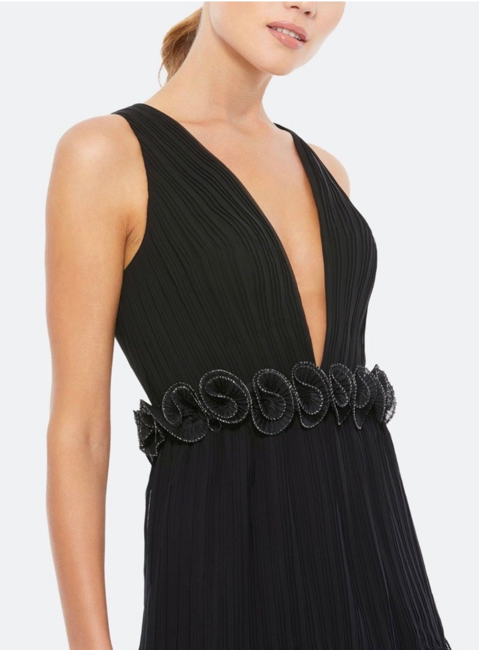 IEENA by Mac Duggal Plunge Neck Rosette Detail Pleated A-Line Gown 49281 Black Sz 10 $398