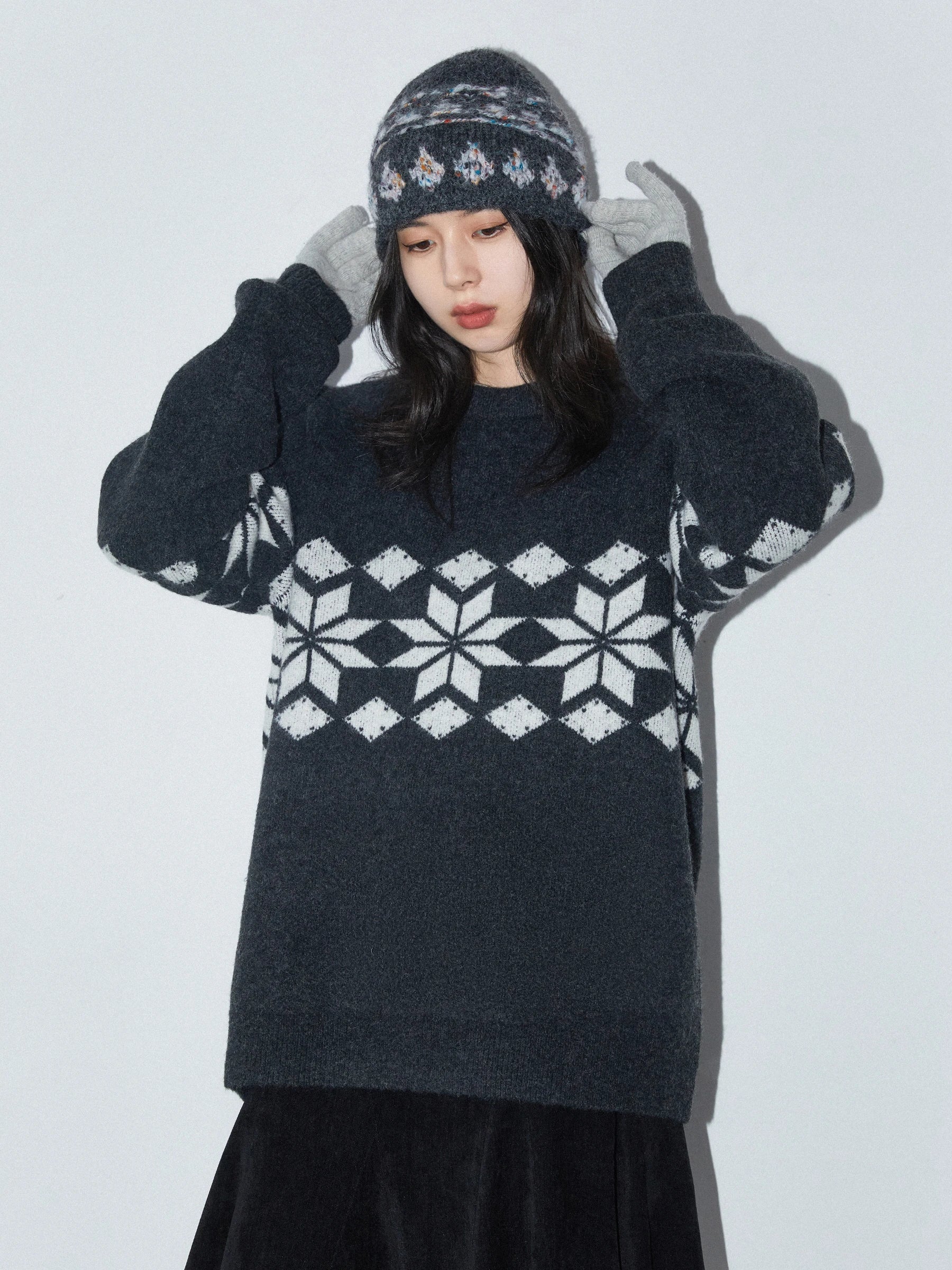 Snowflake Round Neck Knitted Pullover - Winter Jumper