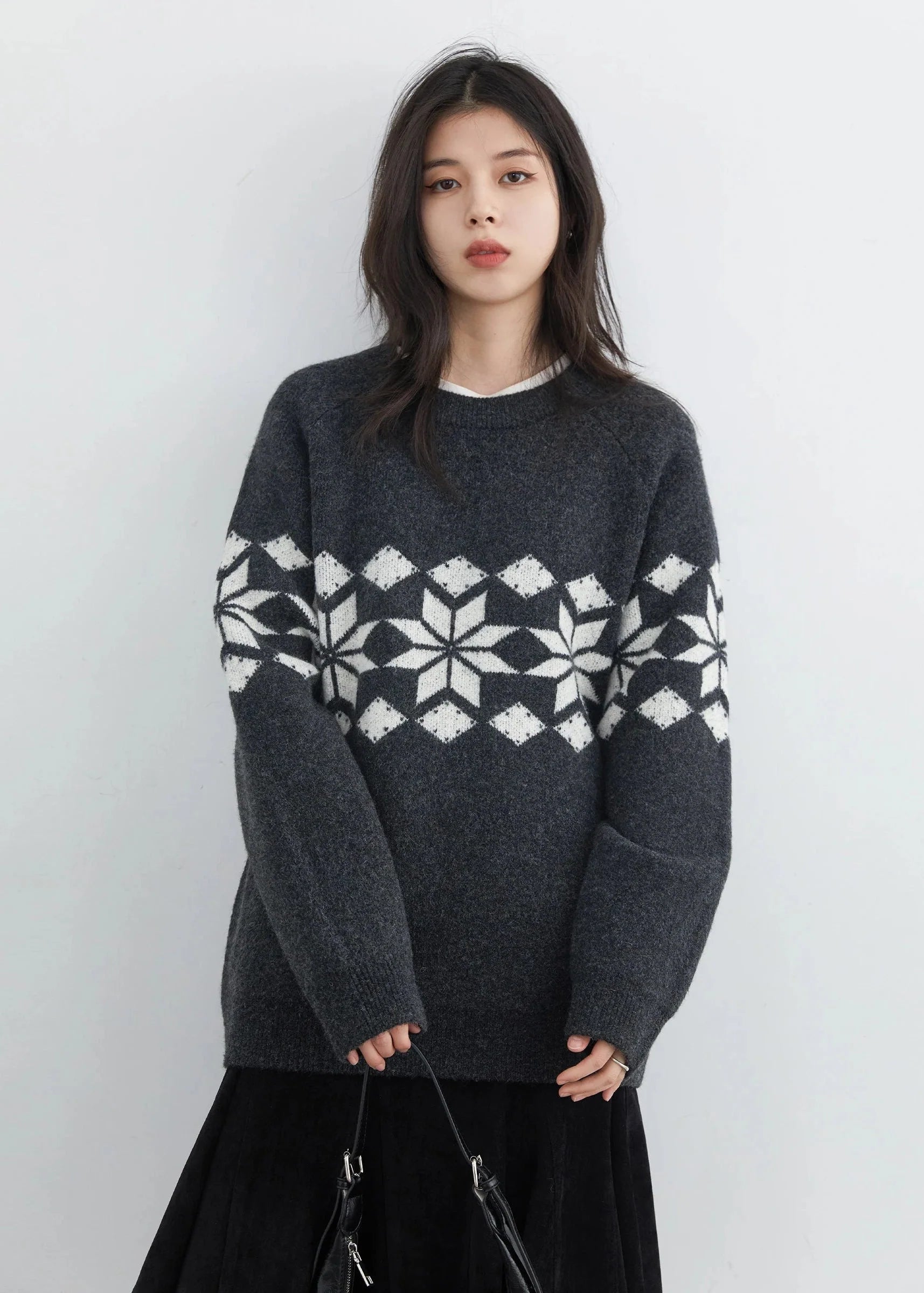 Snowflake Round Neck Knitted Pullover - Winter Jumper