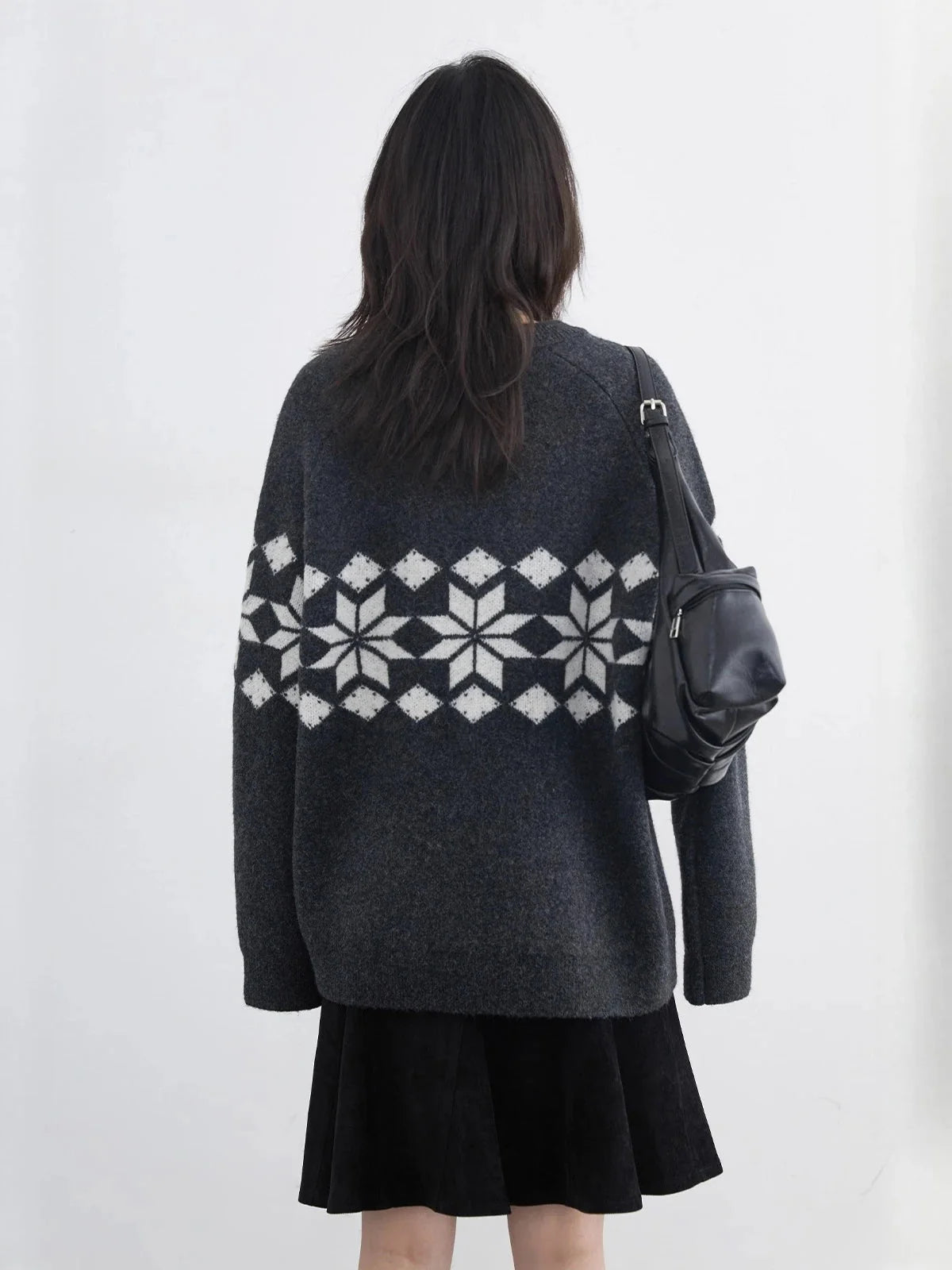 Snowflake Round Neck Knitted Pullover - Winter Jumper