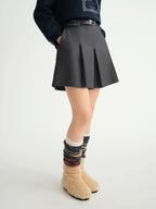 Comfortable and practical pleated shorts