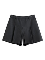 Comfortable and practical pleated shorts