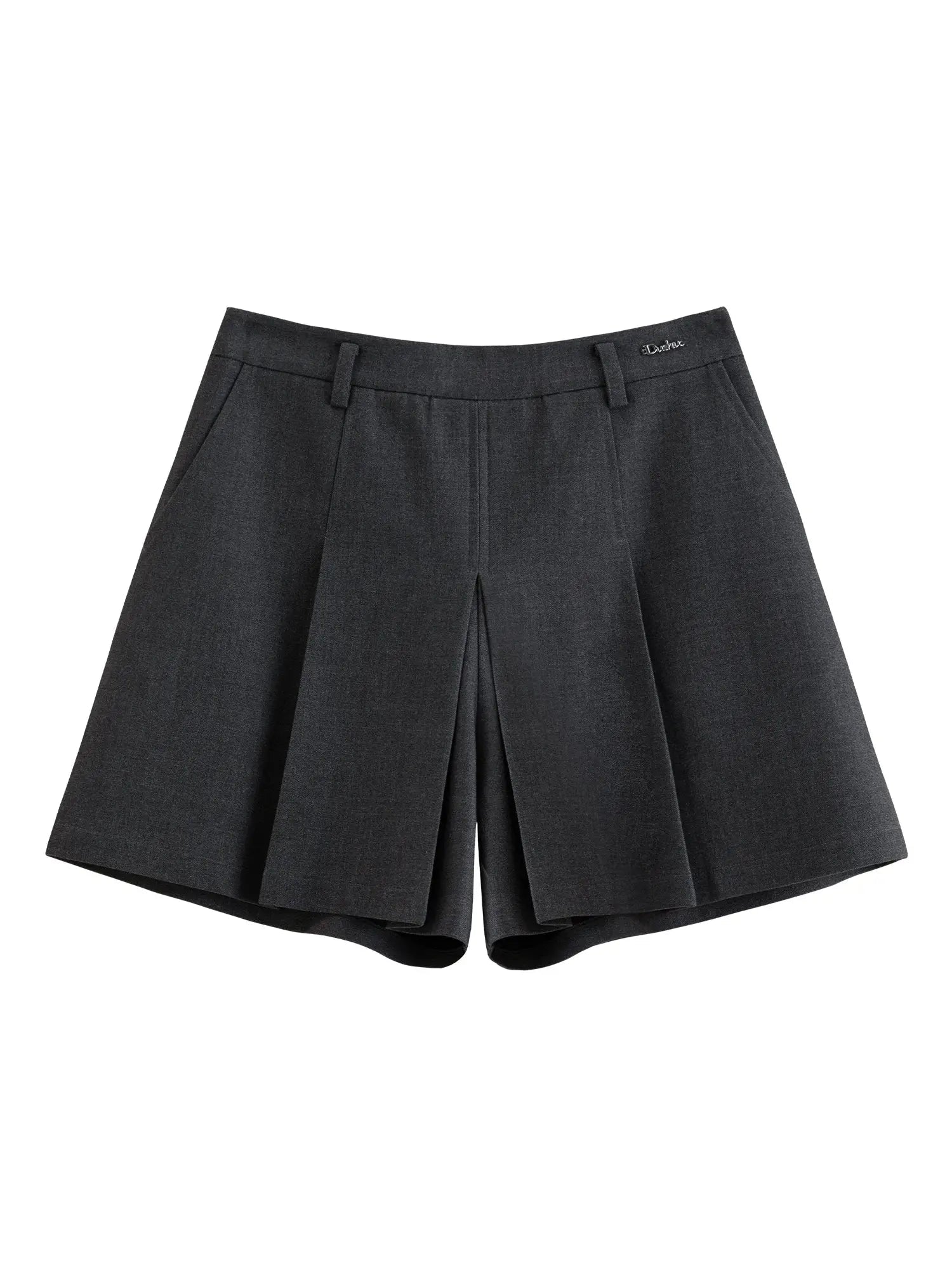 Comfortable and practical pleated shorts